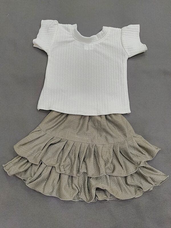 Stylish Baby Girl Skirt & T-Shirt Set – Size 3 to 6 Months