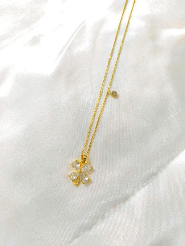 18K Gold Tone Anti Tarnish Floral Chain Necklace