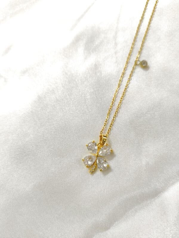 18K Gold Tone Anti Tarnish Floral Chain Necklace