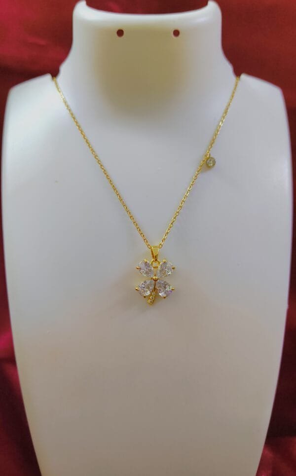 18K Gold Tone Anti Tarnish Floral Chain Necklace